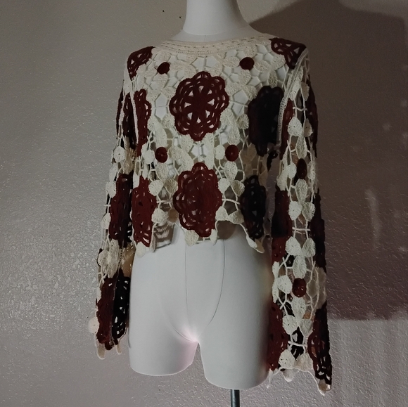 Brown and White Crop Blouse with Floral Mesh Long Sleeves - Picture 2 of 4